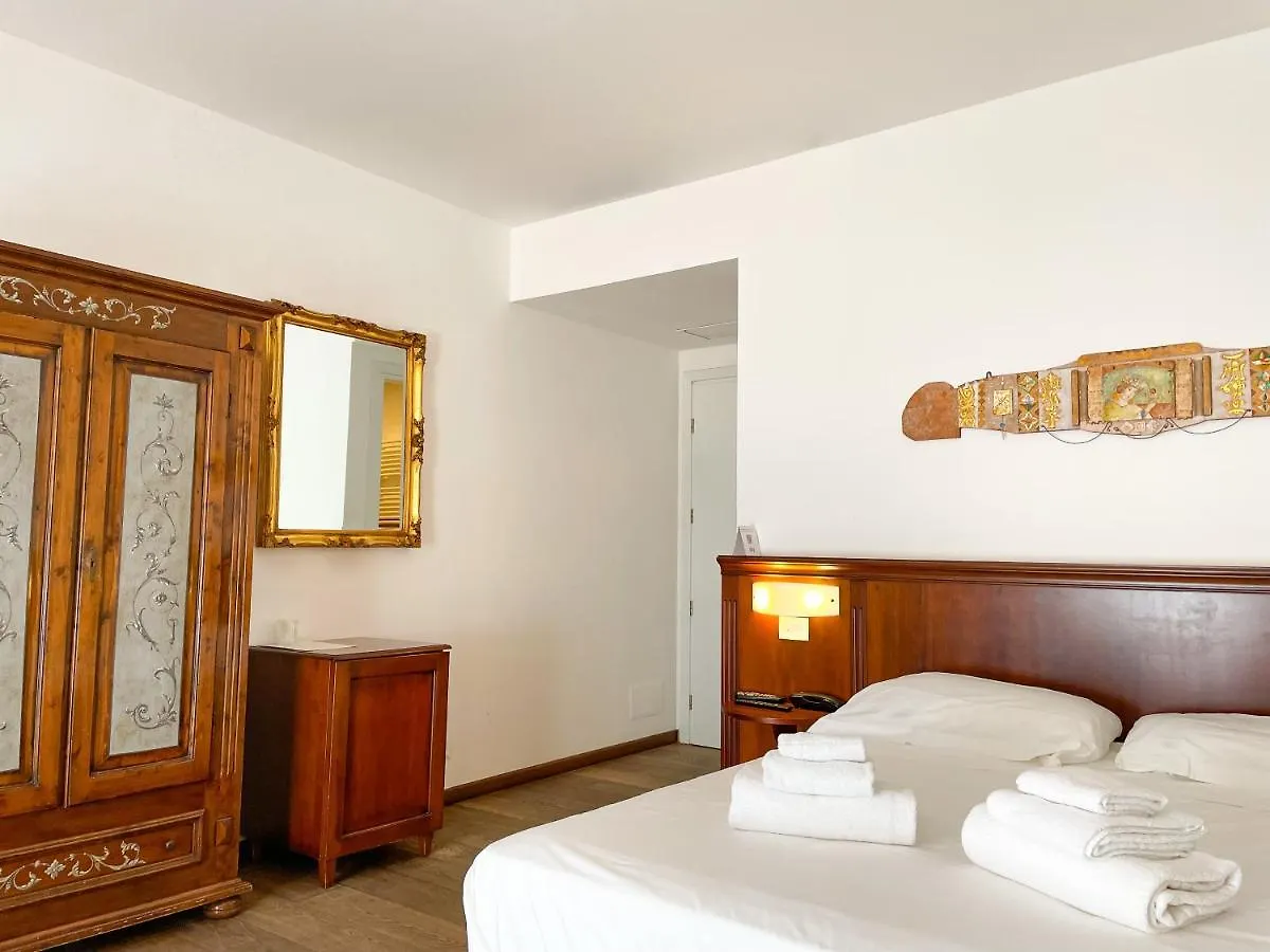 ****  Hotel La Plumeria Cefalu Italy