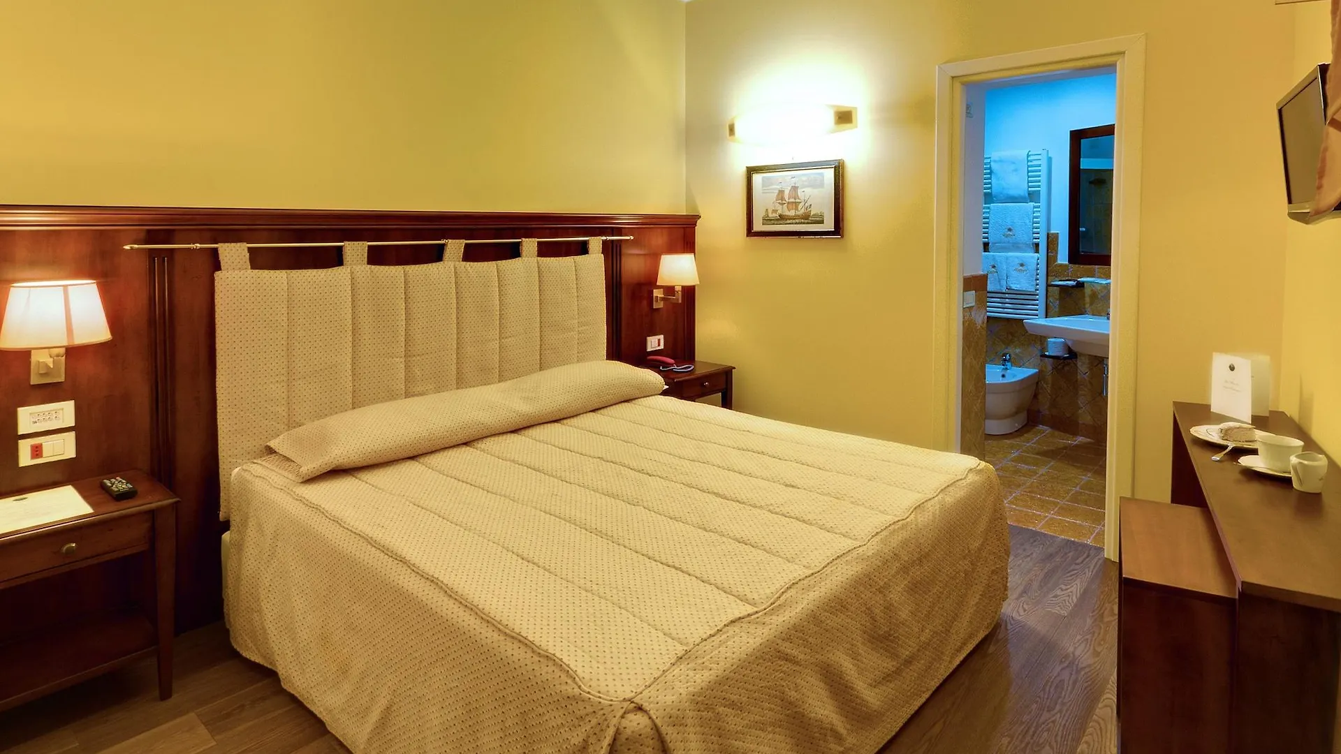 Hotel La Plumeria Cefalu 4*,