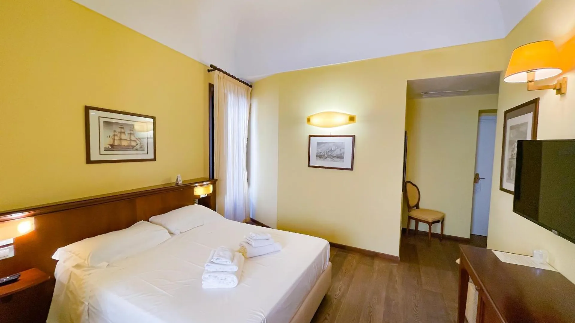 Hotel La Plumeria Cefalu 4*,